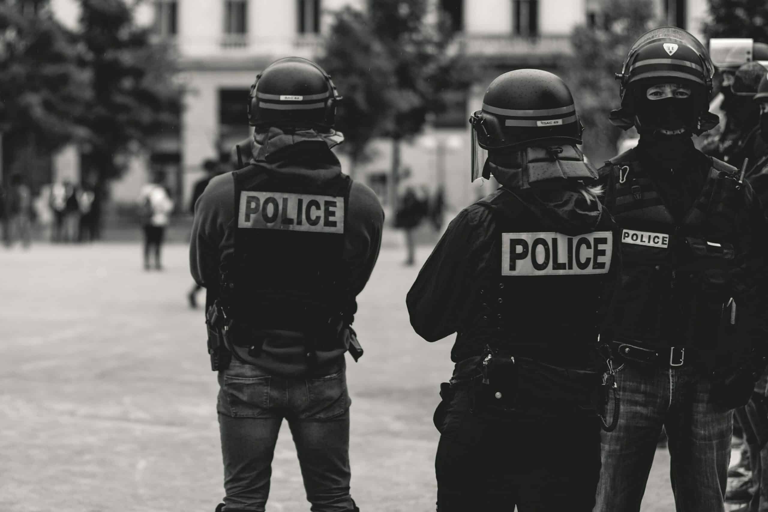 Policier de la BAC, instructeur de tir et auteur Policier de la BAC, instructeur de tir et auteur